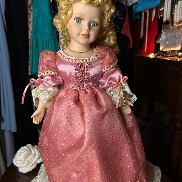 Heritage Signature Porcelain Doll Collection Millenium Crystal New in Box - Picture 10 of 11